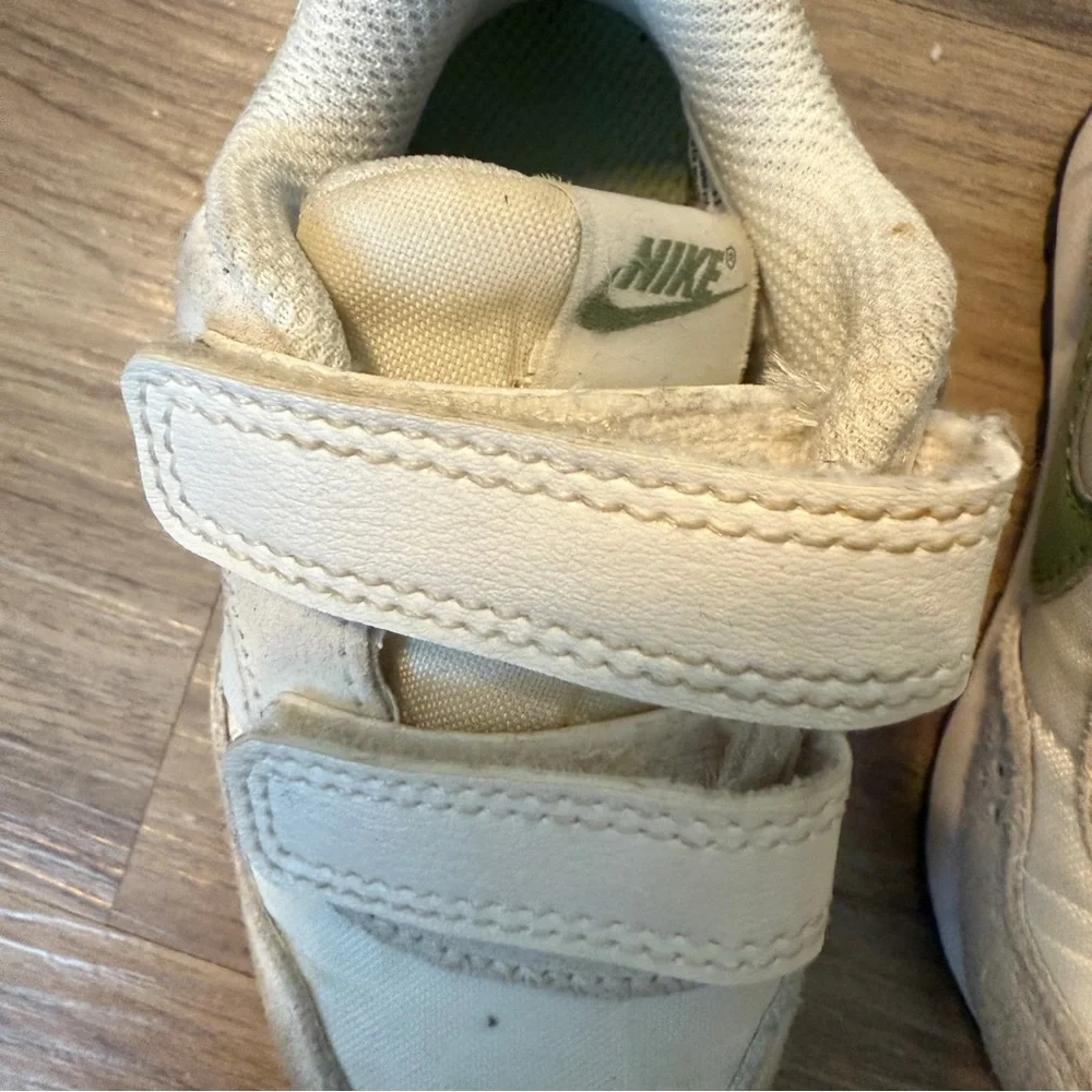 Nike Kids Cream and Green Sneakers US 5 C